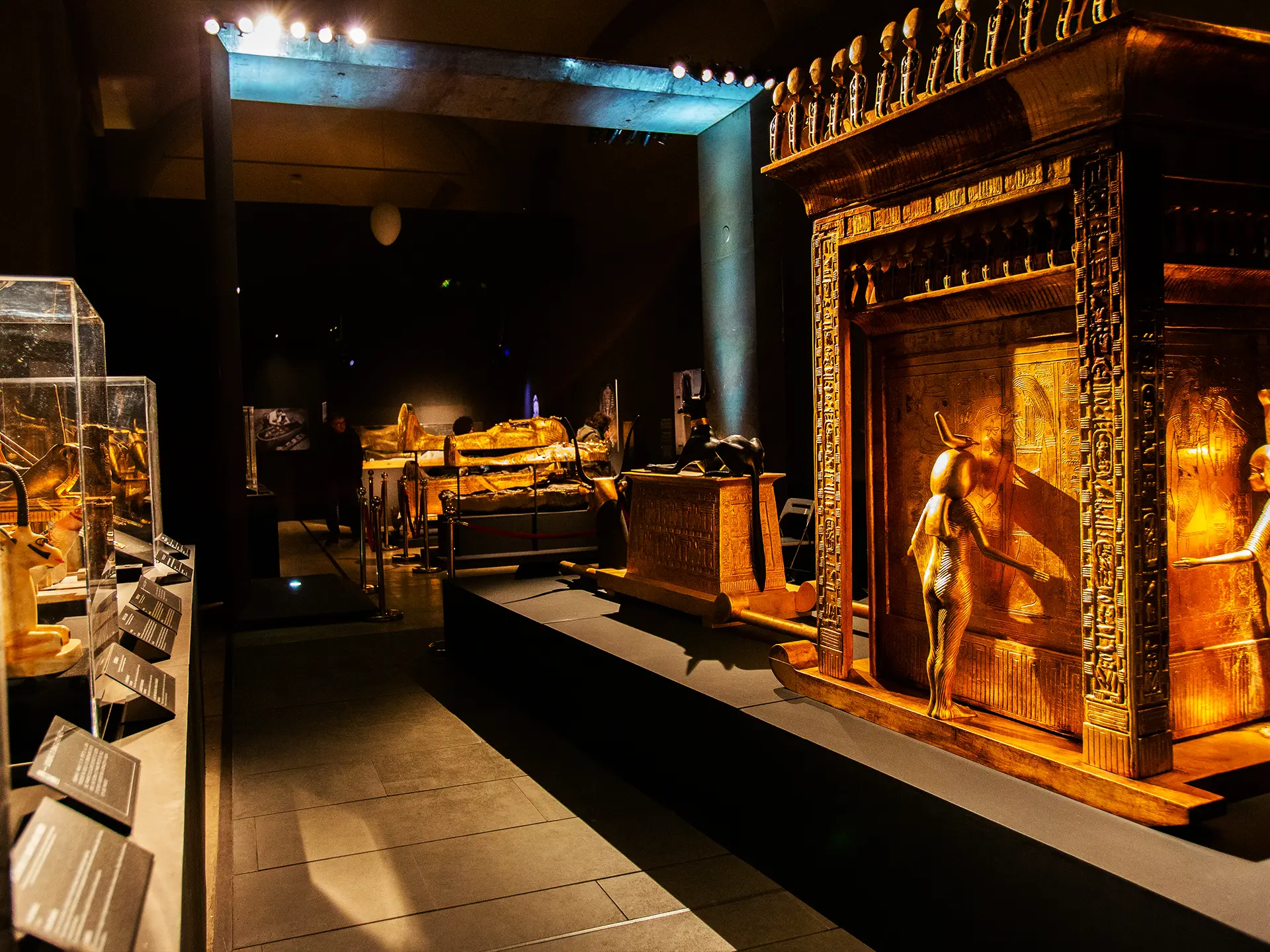 un-real-zampolini-biffi-gentili_cantini-allestimento-mostra-tutankhamon-palazzo-medici-riccardi_4