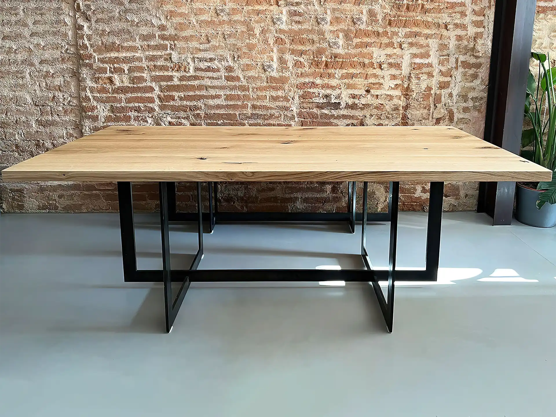 un-real-zampolini-biffi-gentili_burnished-metal-table_3-tris